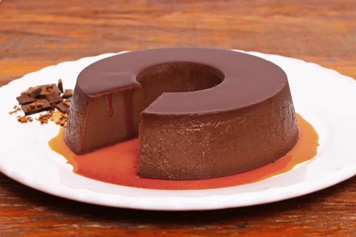 Como fazer pudim de chocolate fácil e delicioso para surpreender seus convidados